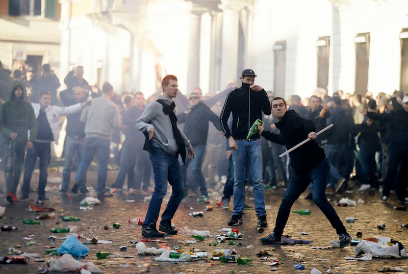 Illustration for article titled Dutch Soccer Hooligans Running Wild, Clashing With Riot Police In Rome
